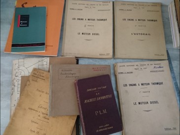 SNCF lot livres techniques locomotive, moteur diesel et schémas apprentis.