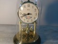 Photo 2 — Pendule horloge cloche en verre hermlé.