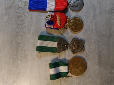 Lot de médailles du travail d'honneur et/ou divers.