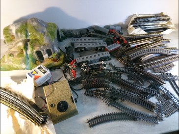 Lot de rails jouef HO wagons décor et balast.