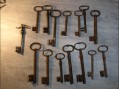 Photo 2 — Intéressant lot de clefs anciennes.