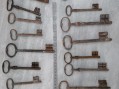 Photo 4 — Intéressant lot de clefs anciennes.