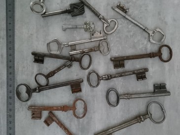  lot de clefs anciennes.