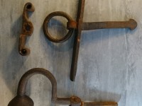 Ancienne POIGNEE de PORTE HEURTOIR FER FORGE