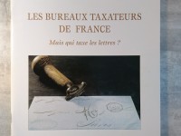 LES FEUILLES MARCOPHILES - LES BUREAUX TAXATEURS de FRANCE - MAIS QUI TAXE LES LETTRES ?