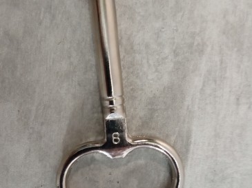 Clé n°8, manivelle pour remonter horloge, comtoise, pendule, horloge ancienne