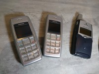 lot téléphones mobiles vintage dont ericson T39m et deux nokia 