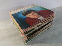 Lot disques vinyles principalement français. 45 tours