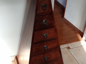Meuble à tiroirs pyramide en bel état bonnetier chifonnier