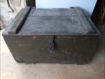 Caisse bois type militaire.