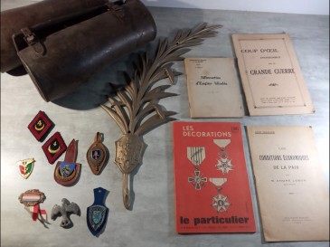 Petit lot militaria guêtres médailles livrets engins blindés légion d'honneur 
