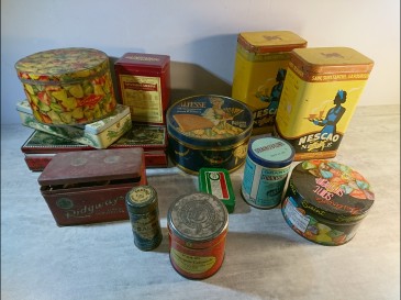 Lot de boites métal anciennes dont médicaments et nescao et publicitaires