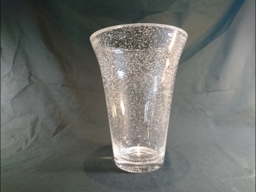 Grand vase en cristal bullé signé à la base Daum France .
