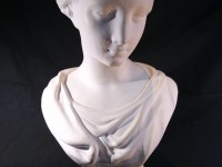 Buste plâtre - femme à la coiffe. statue sculpture
