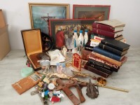 Lot objets de dévotion Christ Bible Missel Jésus Lourdes communion