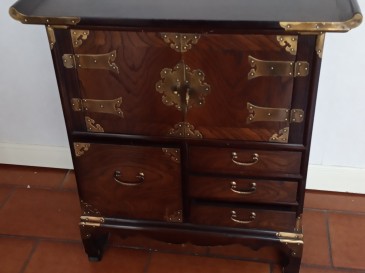 Petit meuble asiatique