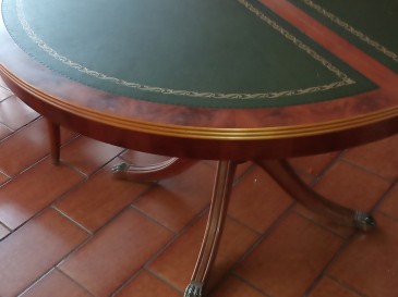 Table ronde style anglais.