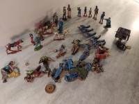 Débris de figurines soldats de plomb chevaux et cavalier