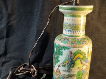 Vase asiatique en porcelaine de Canton monté en lampe ( accidenté )