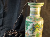 Vase asiatique en porcelaine de Canton monté en lampe ( accidenté )