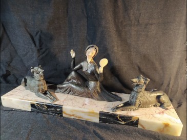 Groupe art déco sur marbre - régule - Elégante avec ses chiens. Sculpture