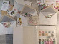 Album timbres France dont petits colis chemin de fer et enveloppes autres pays