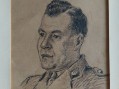 Photo 2 — Portrait militaire en tenue dessin sur papier