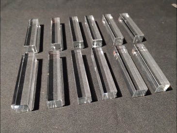 12 porte-couteaux Baccarat, cristal, signés