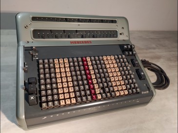 Machine à calculer Mercedes R44SM - calculatrice ancienne