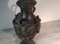 Photo 3 — Vase clos sur son socle en marbre