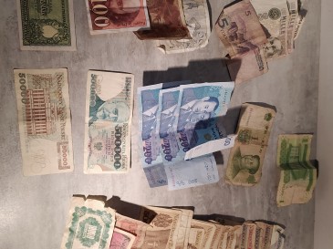 Lot de billets - dirhams - 500000 zlotis - 10 50 100 francs et divers