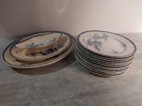 Lot de 12 assiettes et 3 plats du service Groseilles Faïence de Sarreguemines 