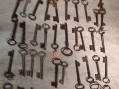 Photo 1 — Lot de clefs anciennes ( 50 pièces )