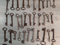Lot de clefs diverses anciennes ( 50 pièces )