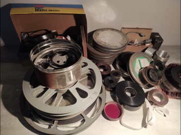 Lot matériel divers cinéma 35 mm pelicules bobines ampoule
