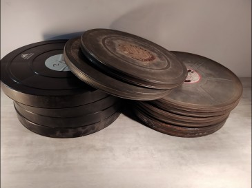 Lot de boites pour bobines 35mm plastique et métal 16mm