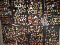 Photo 1 — Collection de pin's - LOT classiques et curiosités. pins