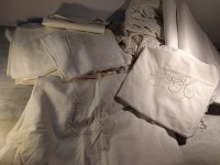 Lot draps anciens taies oreillés monogrammées