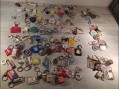 Photo 1 — Une centaine de porte-clefs anciens - lot de 100 porte clés