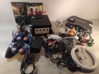 Lot nintendo console Gamecube n64 et divers manettes jumper pack et alimentations