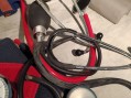 Photo 3 — Lot matériel médical - tensiomètres et stéthoscopes