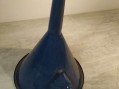 Photo 3 — Ancien Entonnoir en Tôle Émaillée bleu foncé 15 cm de diamètre environ.