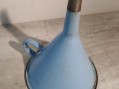 Photo 3 — Ancien Entonnoir en Tôle Émaillée bleu clair