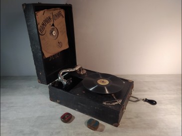 Phonographe Gramophone phono valise miki