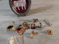 Petit lot pin's cadre broderie pendentif - Feria tauromachie corridas