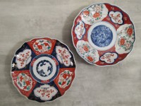 Paire d'assiettes Imari Japon XIXième - cerisier plantes et poissons