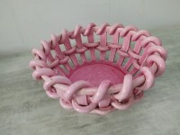 Corbeille rose en ceramique tressée 