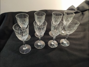 8 verres à vin Style chantilly Saint louis.