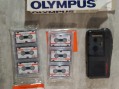 Photo 1 — Ensemble dictaphone Olympus et mini-cassettes microcassettes