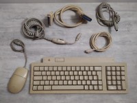 Macintosh clavier, souris et câbles.